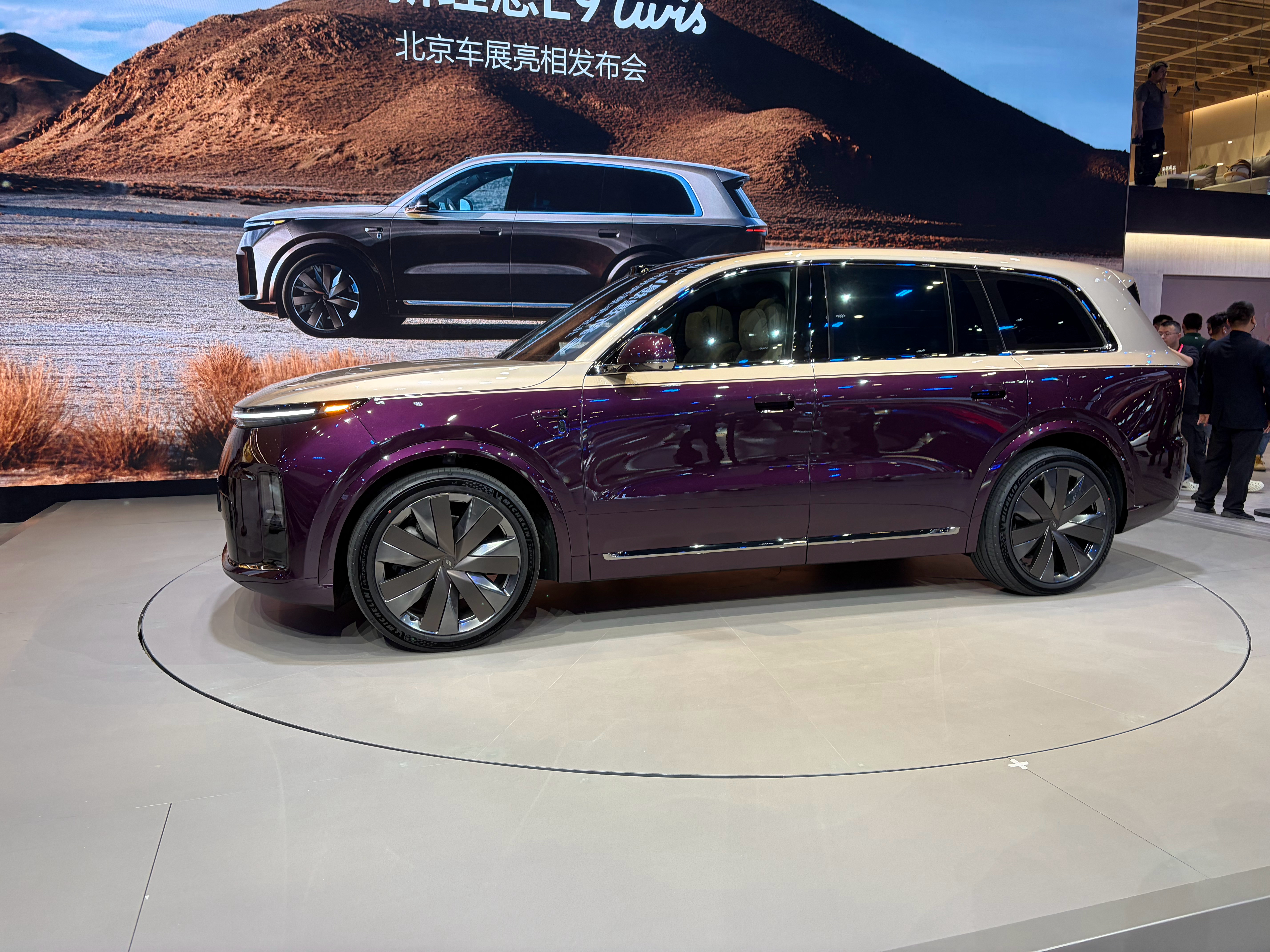 理想L9Livis车展首秀全新一代理想L9 现场看了理想新的L9，这个800V的