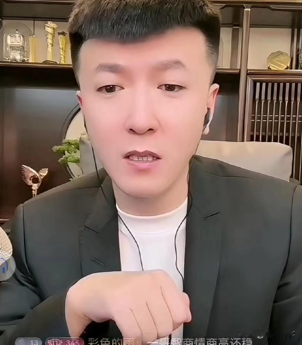 艾美人称赞“一哥”好男人！

           艾美人称赞“一哥”兜里有钱不