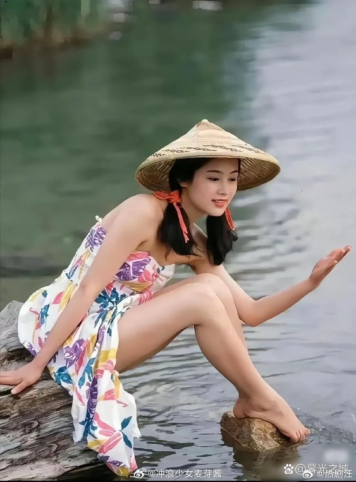 年轻时的陈红风情万种，大长腿直接霸屏，怪不得能套住陈凯歌的心 