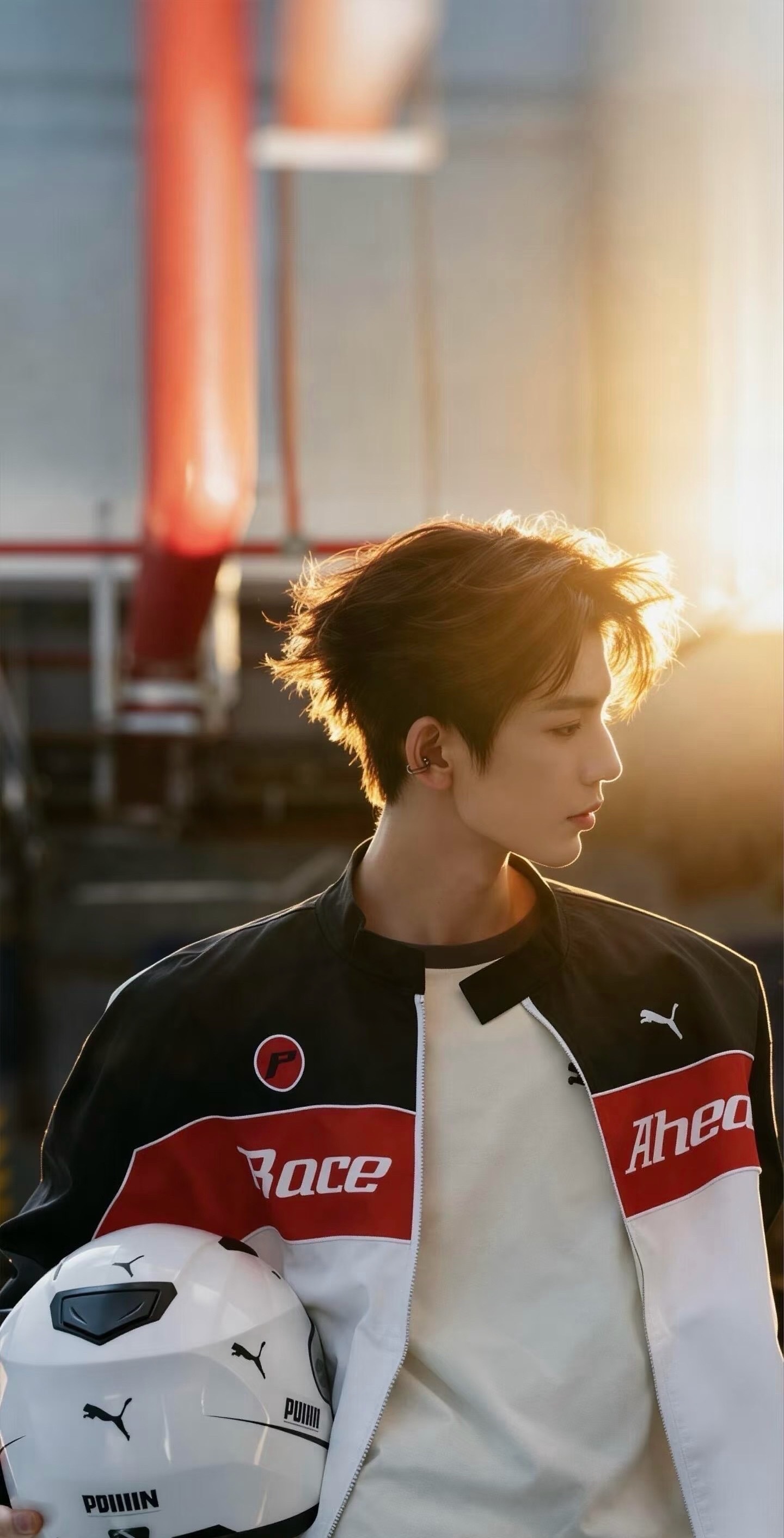 张凌赫小学就是班上最高的男生张凌赫小学系红领巾毕业照 终于找到了张凌赫系红领巾的