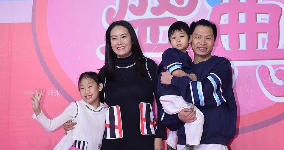 30岁的贾妮对同居了8年的申军谊说：”我们已经恋爱同居8年了，你要是再不娶我，我