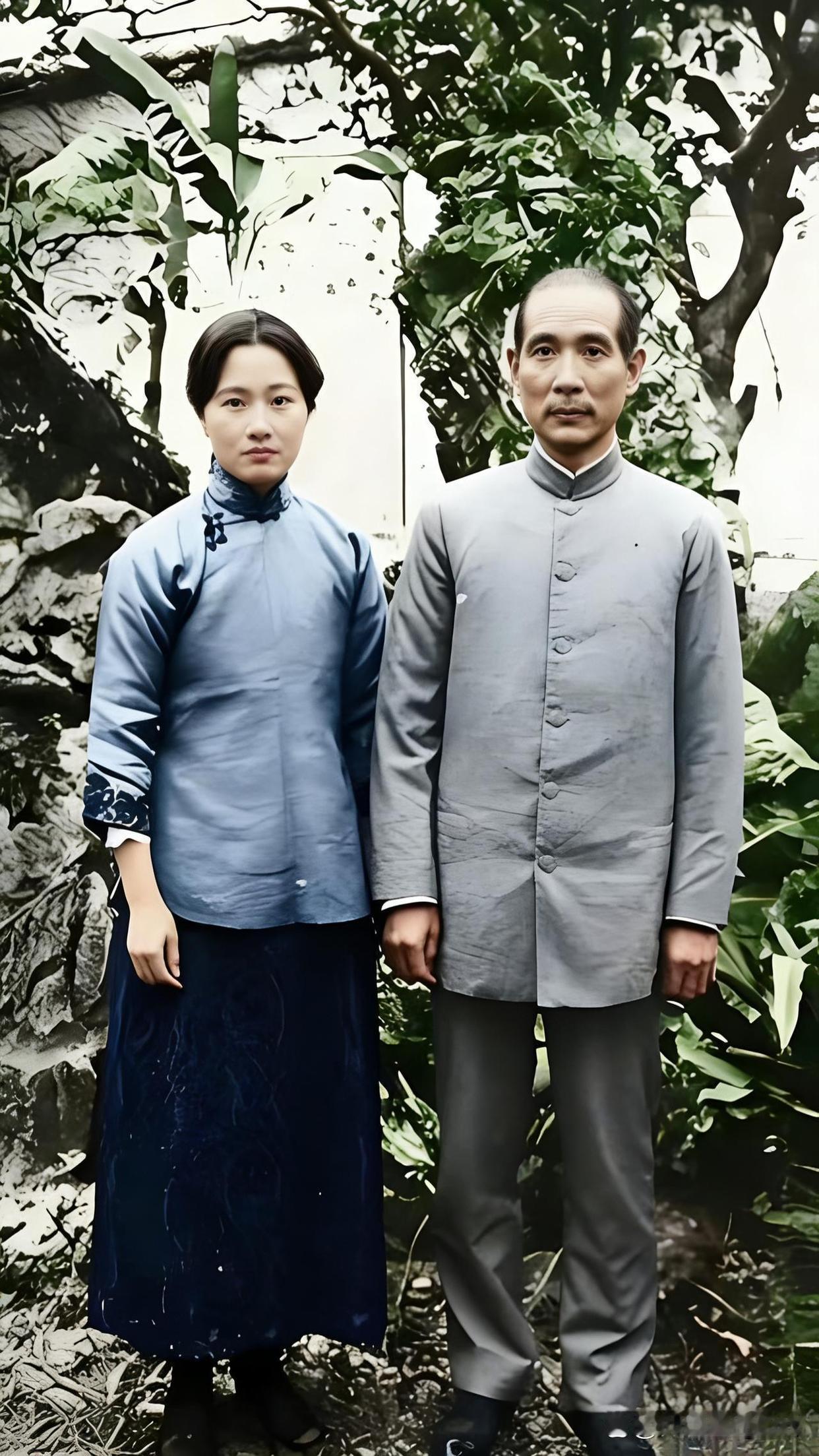 这不是影视剧中的演员演绎，而是孙中山先生与宋庆龄先生的真实珍贵影像，每一帧都承载
