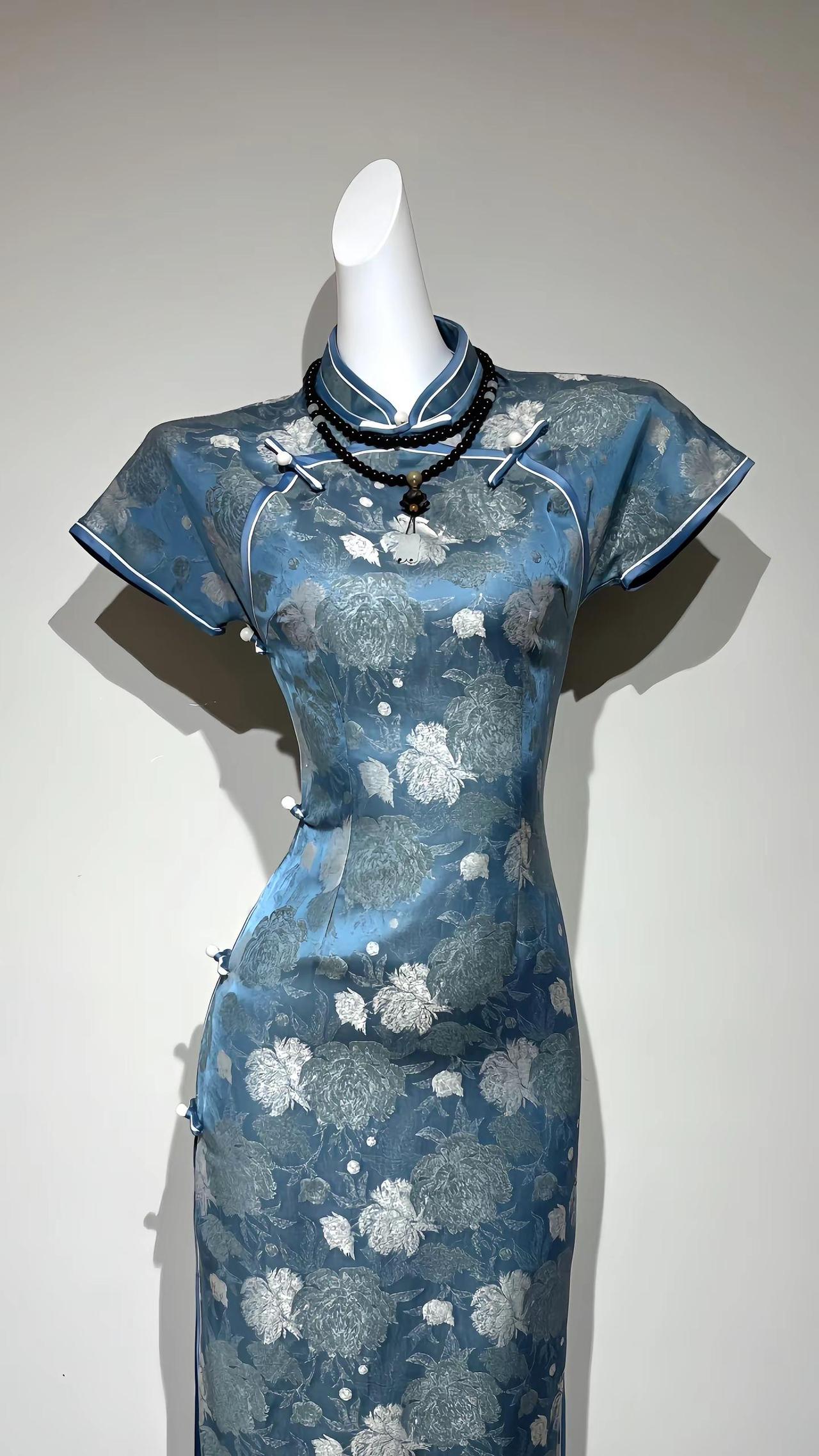 旗袍｜湖蓝雅韵 一眼万年。