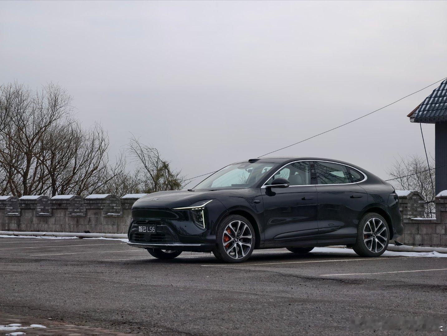 在家休息了半个月，终于等到了一场雪 