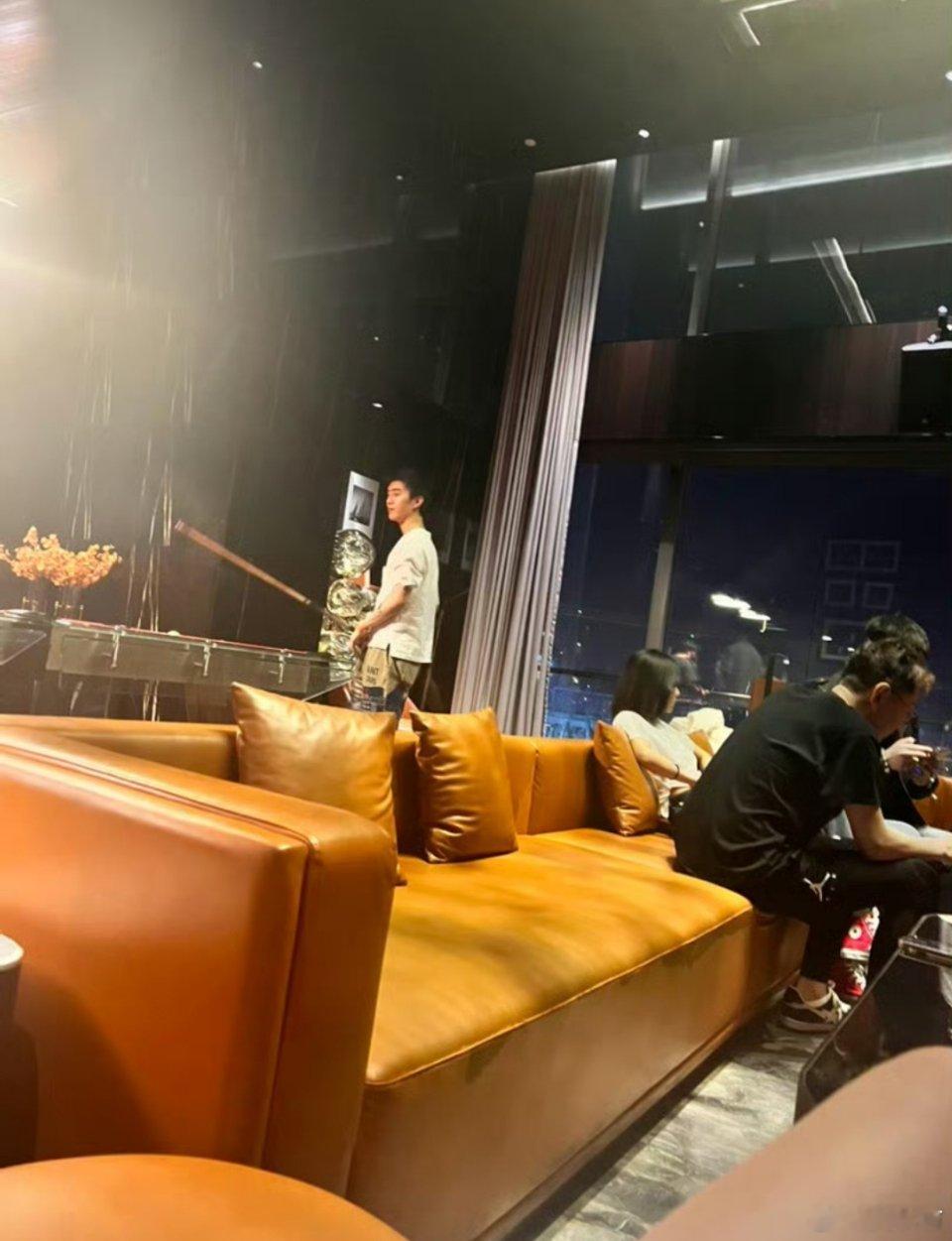 范丞丞早就辟谣过 司晓迪之前就否认和范丞丞谈过，范丞丞也发声明辟谣过了……范丞丞