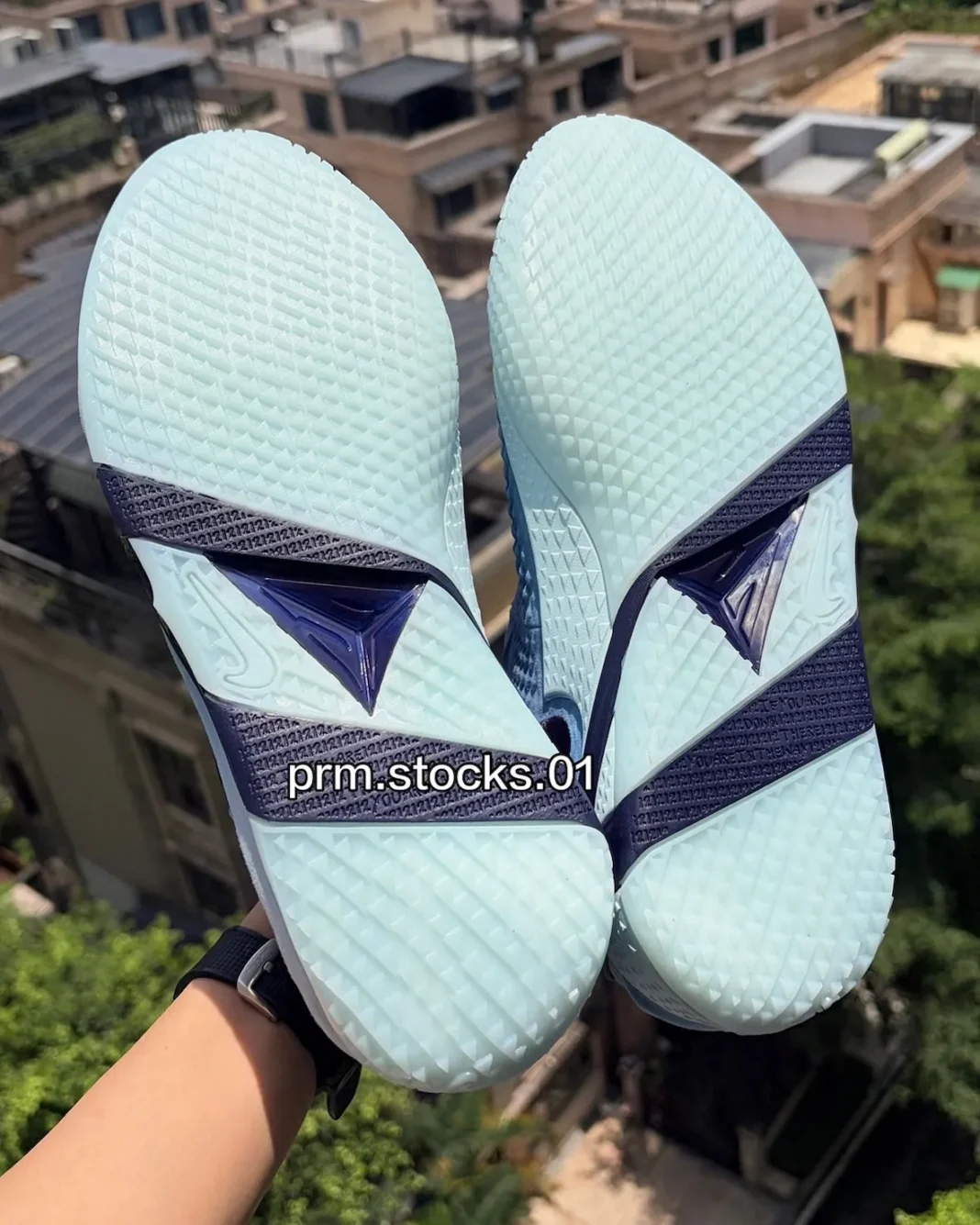 Nike Ja 4 “Jaws”  大白鲨配色 应该是致敬 不是与电影联名 9.