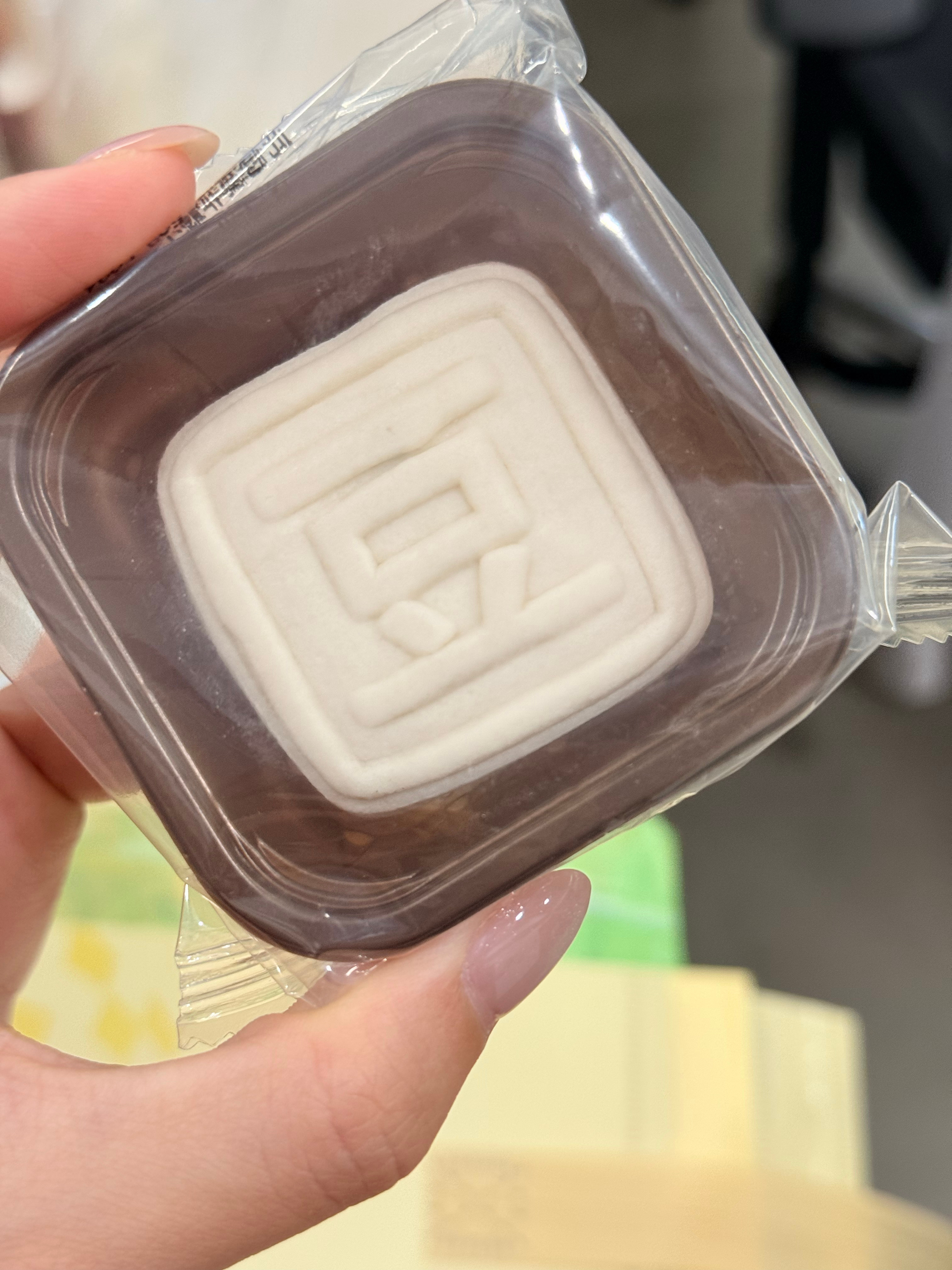 林琪投喂的豆饼拯救了一个努力工作的饿鬼这是世界上最好吃的豆饼。此刻林琪就是我的救