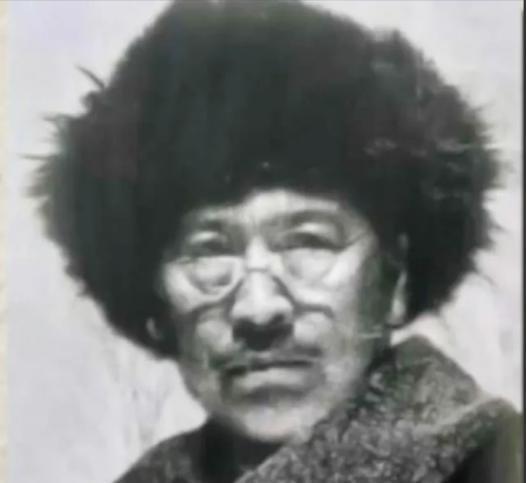 1931年，吉林大地主戴凤龄，过完60大寿。哪料，他却变卖所有家产，买了几百条枪