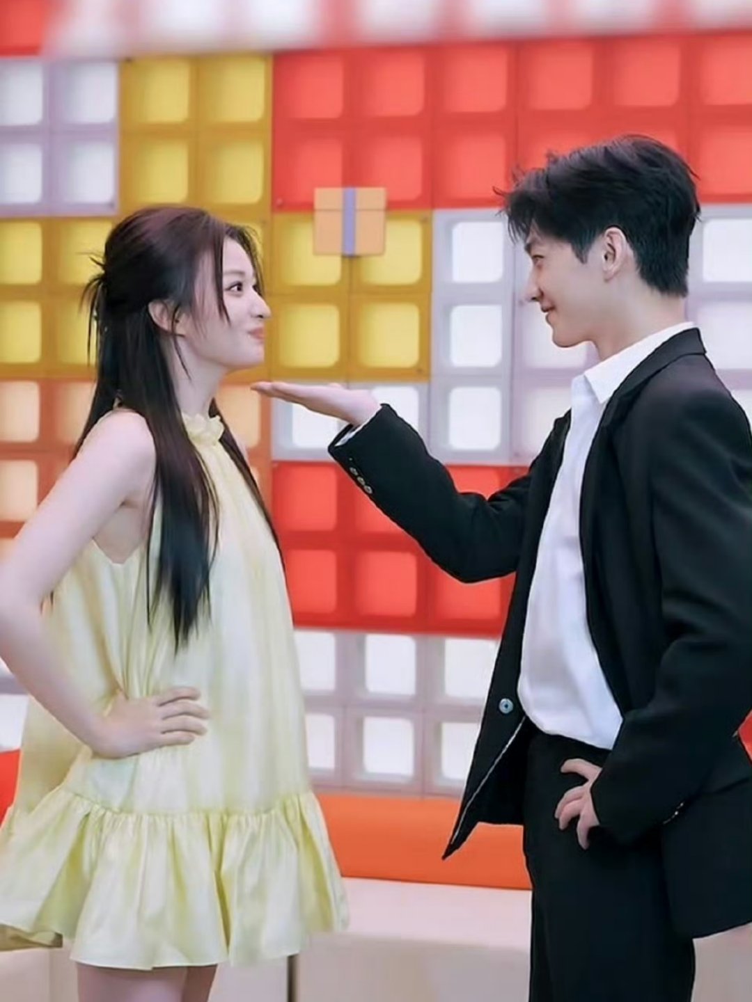 曝杨洋王楚然分手后再无交集 据爆料，“白眼女神”王楚然和军艺校草杨洋曾因合作《我