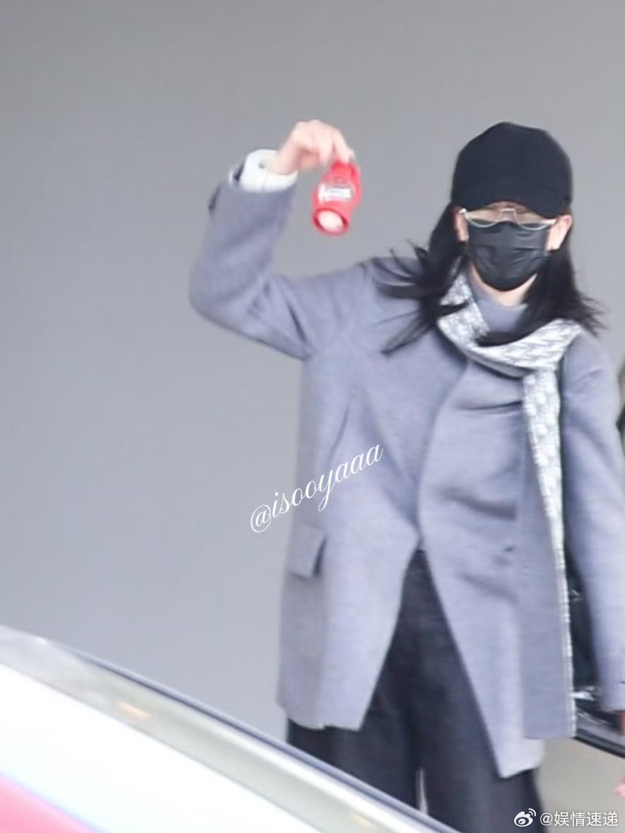 迪丽热巴机场提灯迪丽热巴剧宣小能手可以 