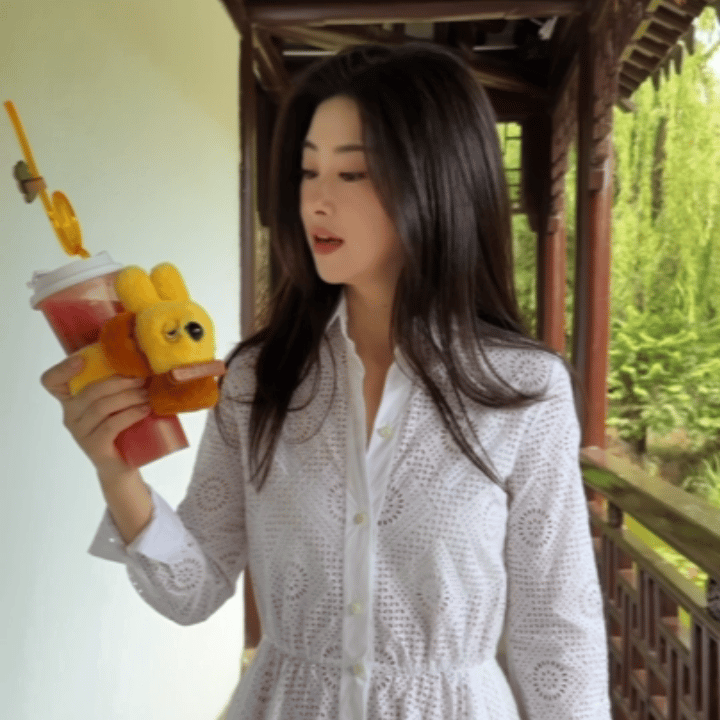 朱珠喊你捧小耳朵奖杯刷到朱珠和美团外卖惊喜联动，瞬间心动！白天营业后下单小耳朵奶