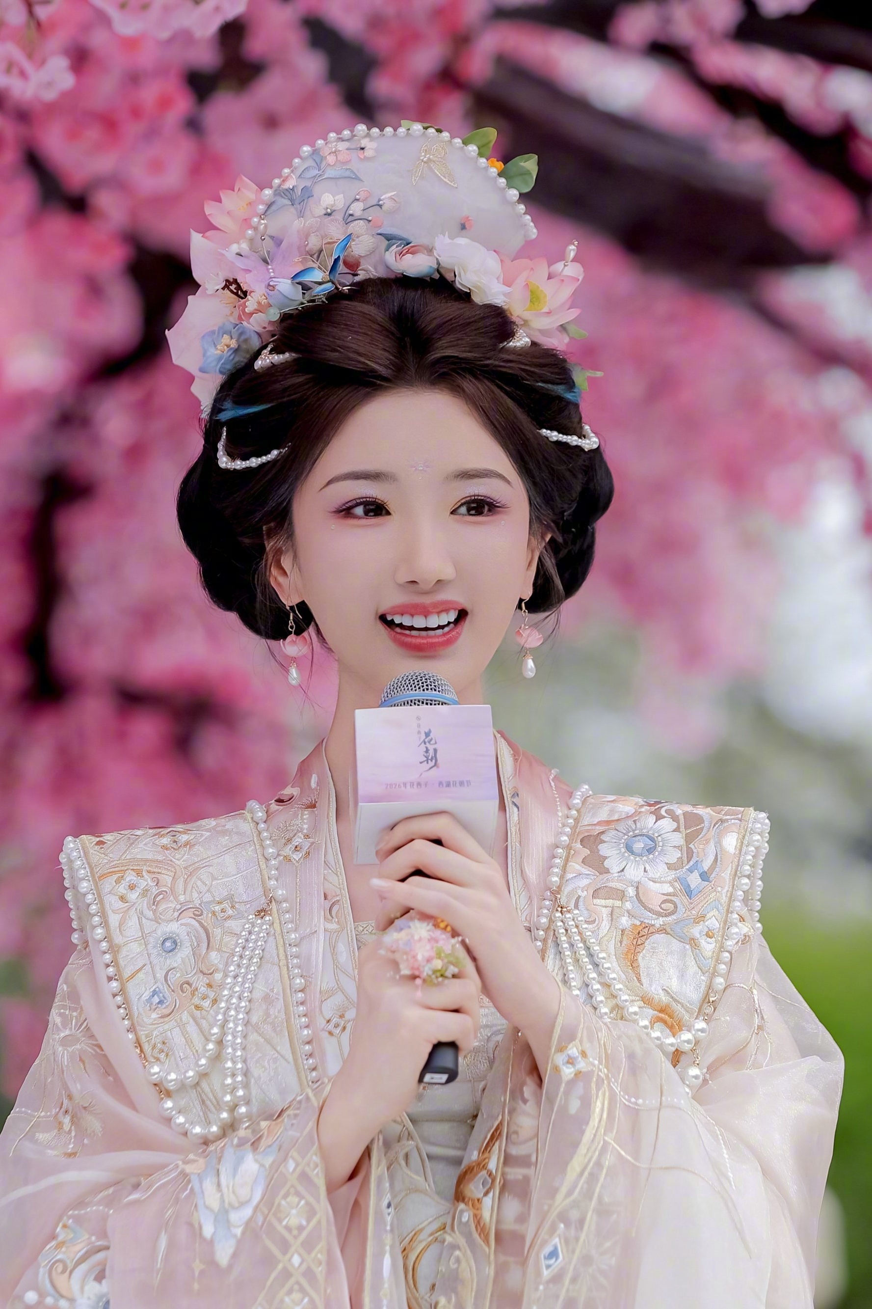 毛晓彤花神妆毛晓彤的花神妆也太好看了吧！精致程度吊打90%的古偶，真·花神本神～