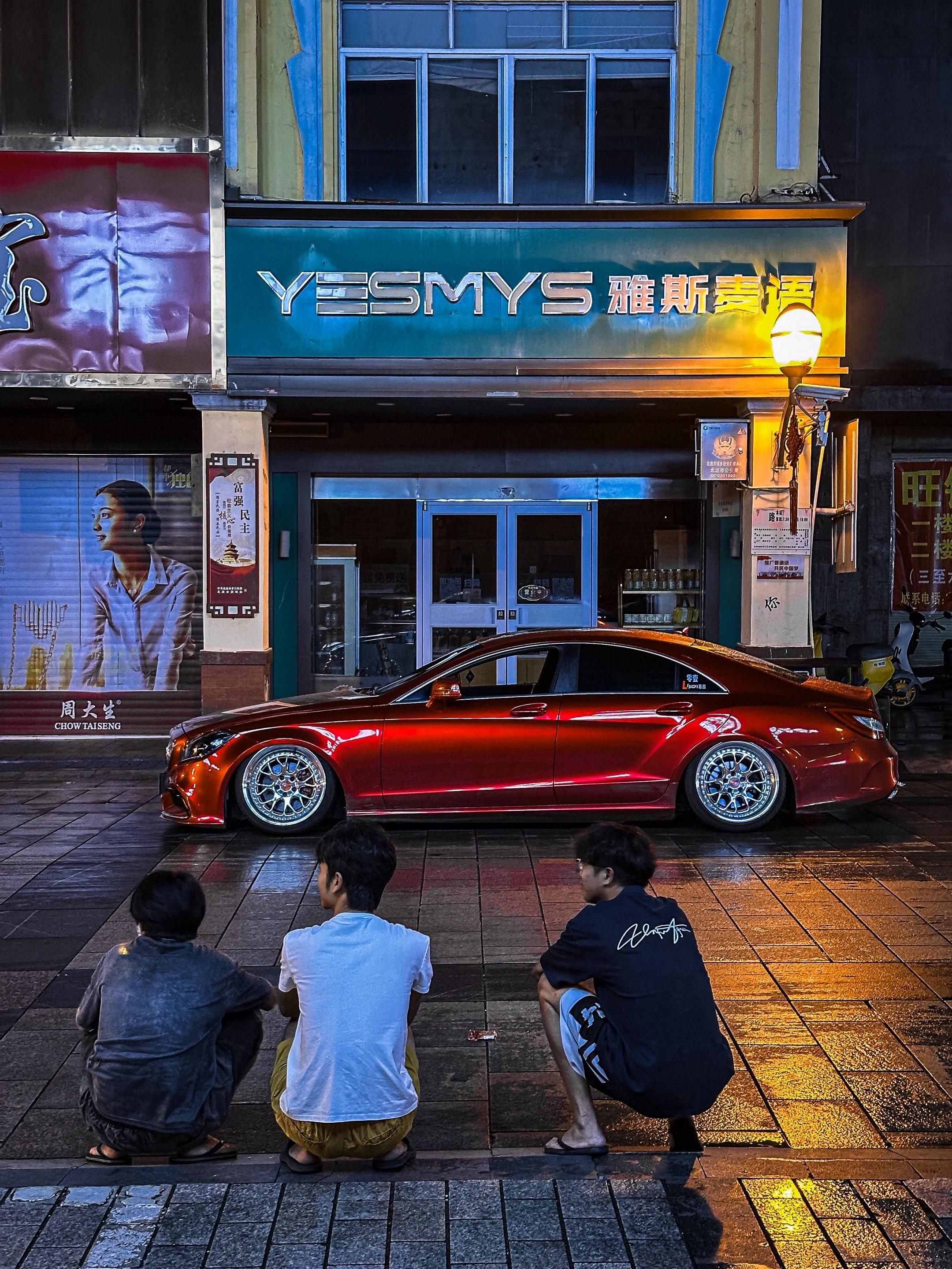 低趴姿态 夜景拍摄