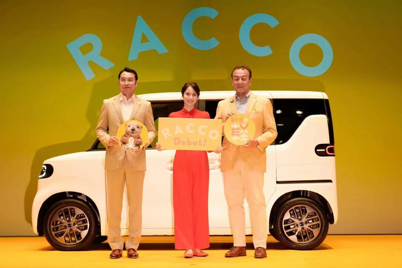 比亚迪开始注重海外市场，还专门也日本市场而研发的小车，比亚迪海獭，双侧电动滑门，