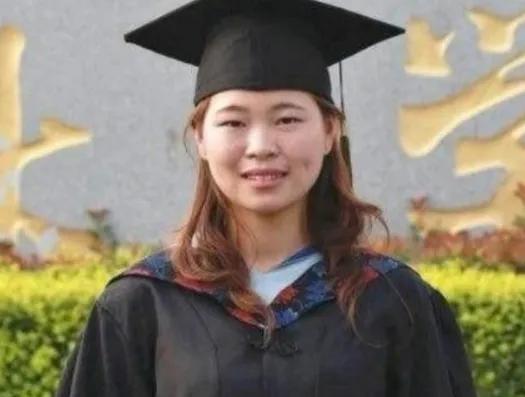 2020年，河南一女研究生为救重病父亲，向相恋5年的男友预支8万彩礼给父亲治病，