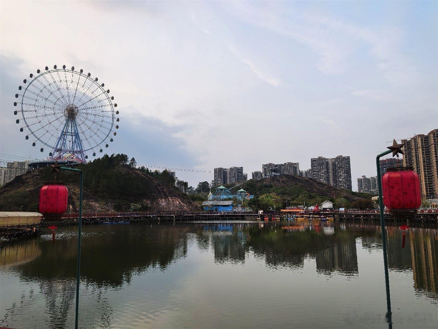 早茶后，和舅舅妗妗一起去公园散步，回家短暂休息后他们送我到高铁站，此次大亚湾探亲