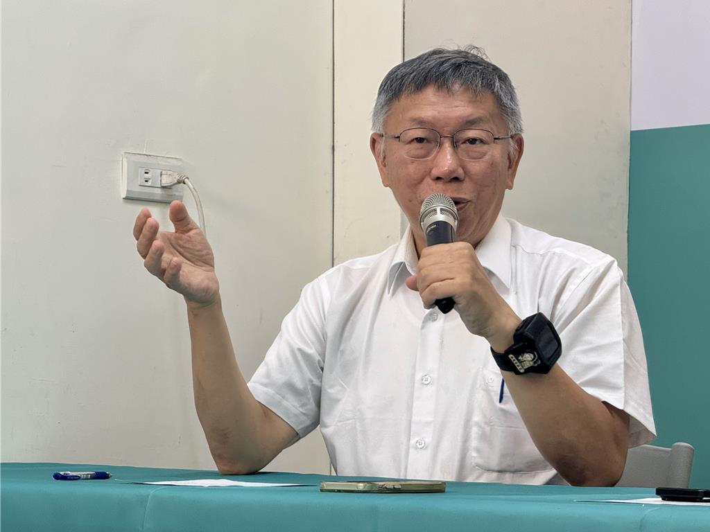 柯文哲回应李文宗认罪，被逼的，无奈认输。
柯文哲涉及京华城案、政治献金案的二审案