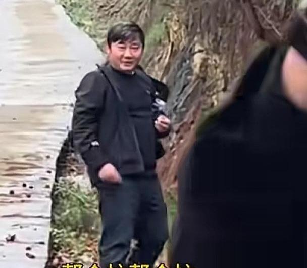 媳妇一脚踩进坑里，老公不伸手，先掏手机问：噶了没有？这操作换谁不迷糊？
张雪和星