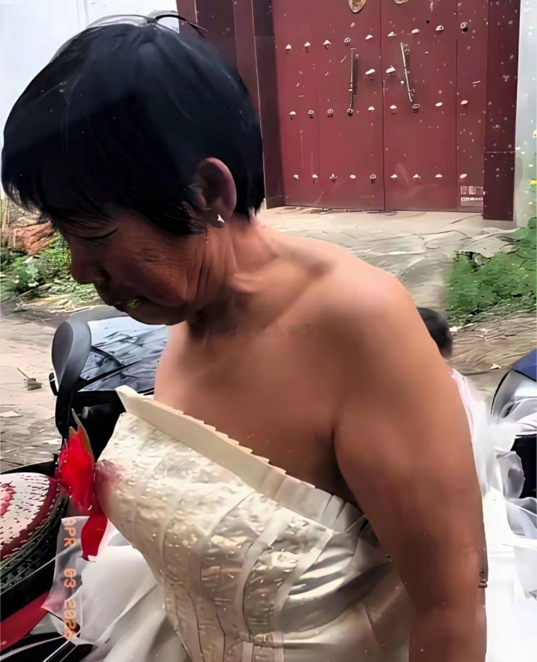 年纪大结婚有啥好喷的？每个人都有追求真爱的权利。 