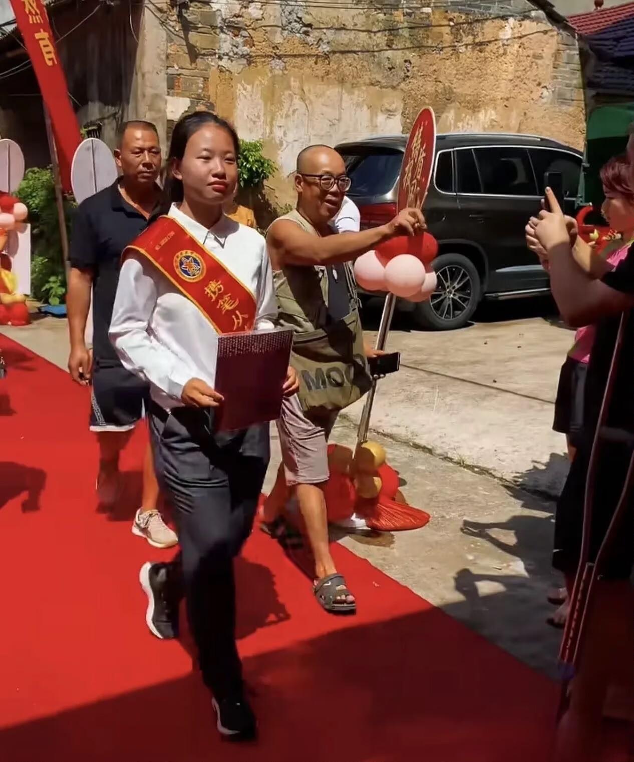 广西柳州铁一中学女生胡馨蕊，高考672分（裸分可上多数985），放弃名校光环，选