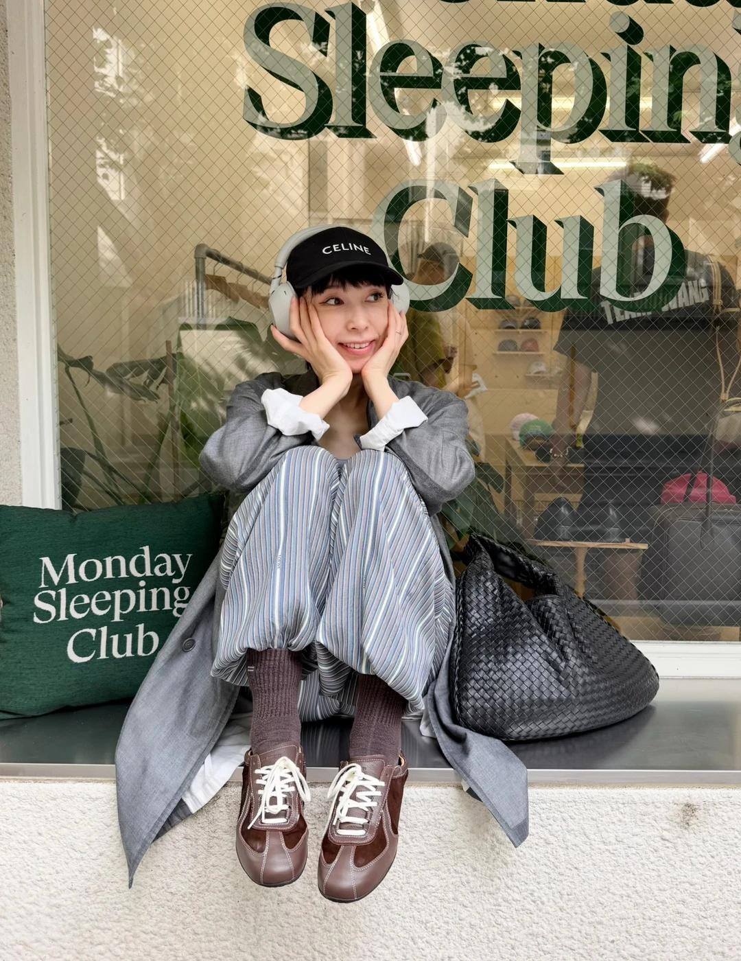 城市漫游才是顶级治愈
除了买特别熟悉的东西
我是不会在网上冲浪闲逛的
逛街总是能