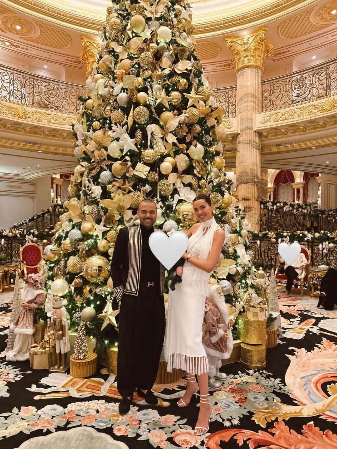 阿尔维斯一家人的圣诞合影❤️❤️❤️❤️❤️❤️❤️❤️❤️❤️❤️❤️❤️❤️