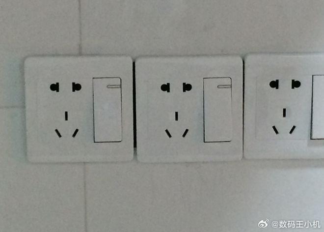 长期不拔的插头正在悄悄酿火患确实是这样的，不认识线路老化还是插座电源老化，都有可