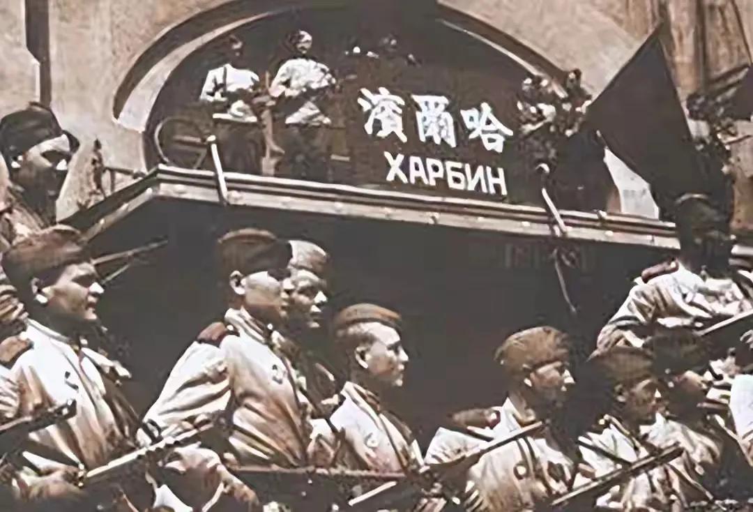 1946年，抗联将领李兆麟来到年轻女子家做客。谁知，他细品后发现，茶有些苦涩，突
