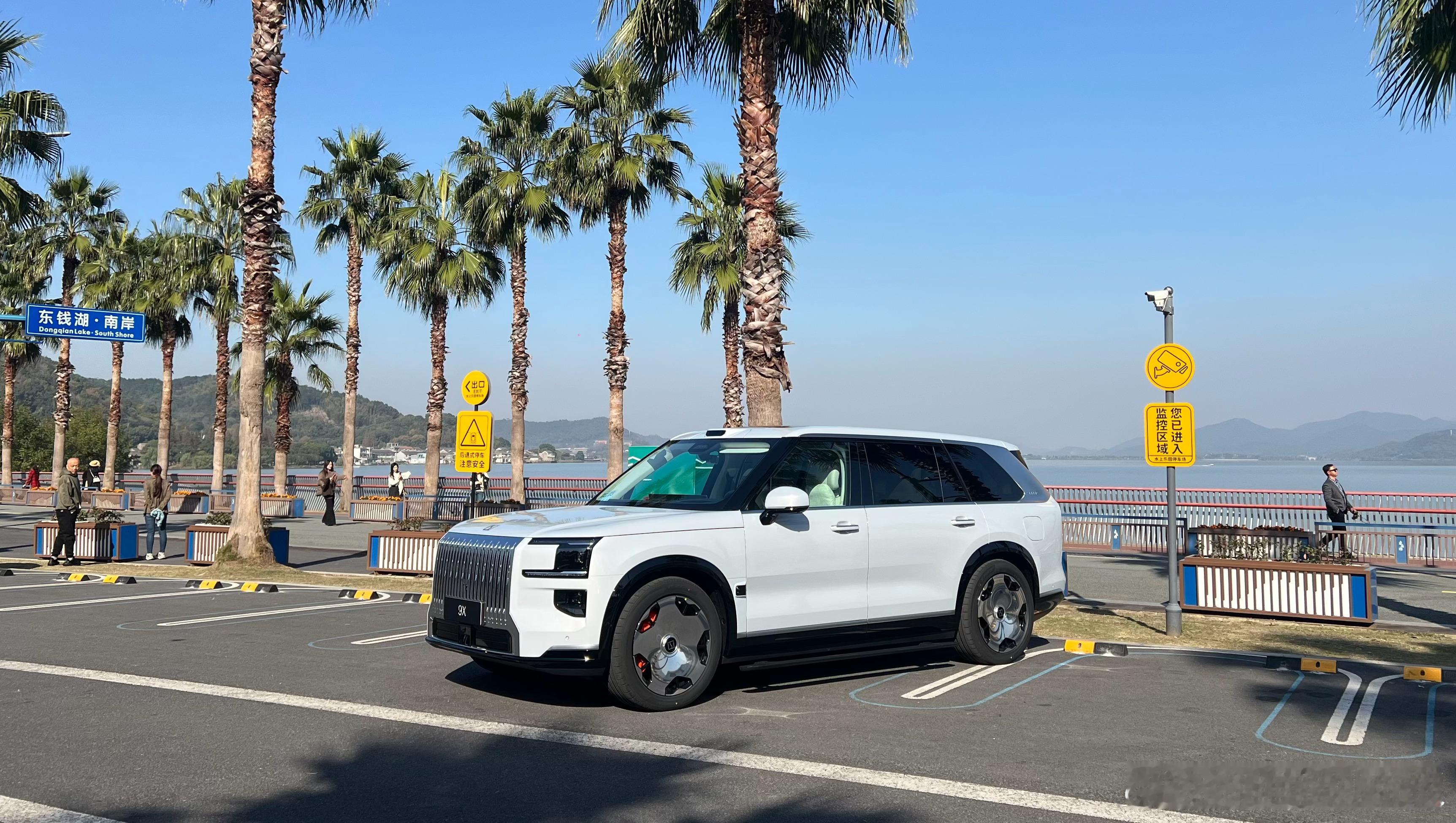 兄弟们！今天开到宁波国际赛车场，试驾有48V防倾杆➕5激光雷达的极氪9x Hyp