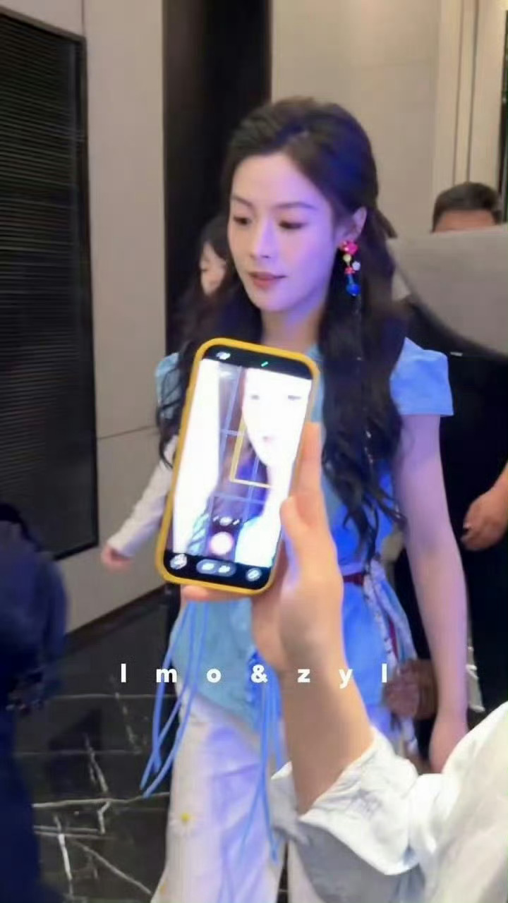 陈丽君真是百变星君可盐可甜昨天还御姐今天就甜妹儿了 