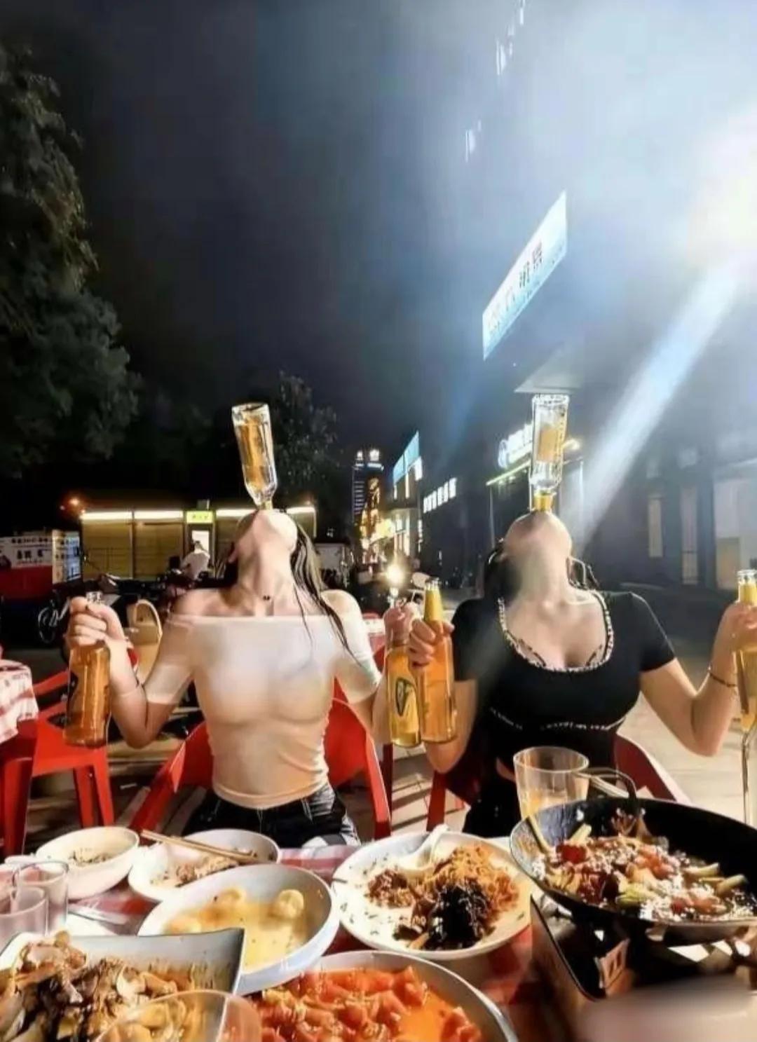 拼酒量的两位美女，不知哪位勇士能招架得住？