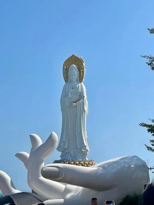 三亚海上观音来抱一下佛脚顺顺顺