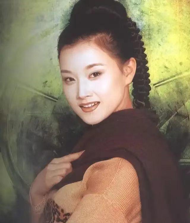 宋祖英才是真正聪明的女人，她跟罗浩结婚 13 年没有生育，外界误以为二人是丁克，