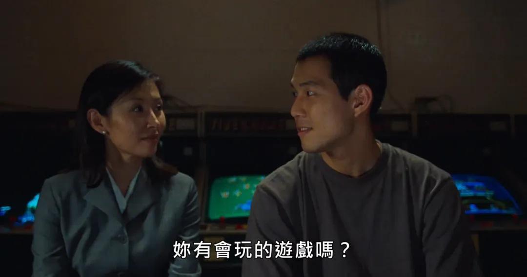 很多平凡的女孩都羡慕骚货，因为她们倚仗自己的姿色可以玩弄男人的感情。其实她们表面