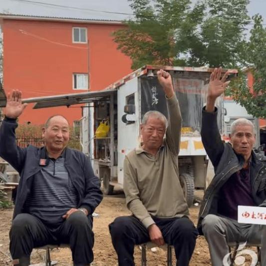 真硬核！河南三个老头，平均年龄75岁，最大的80岁。本该在家养老带娃，他们却开着