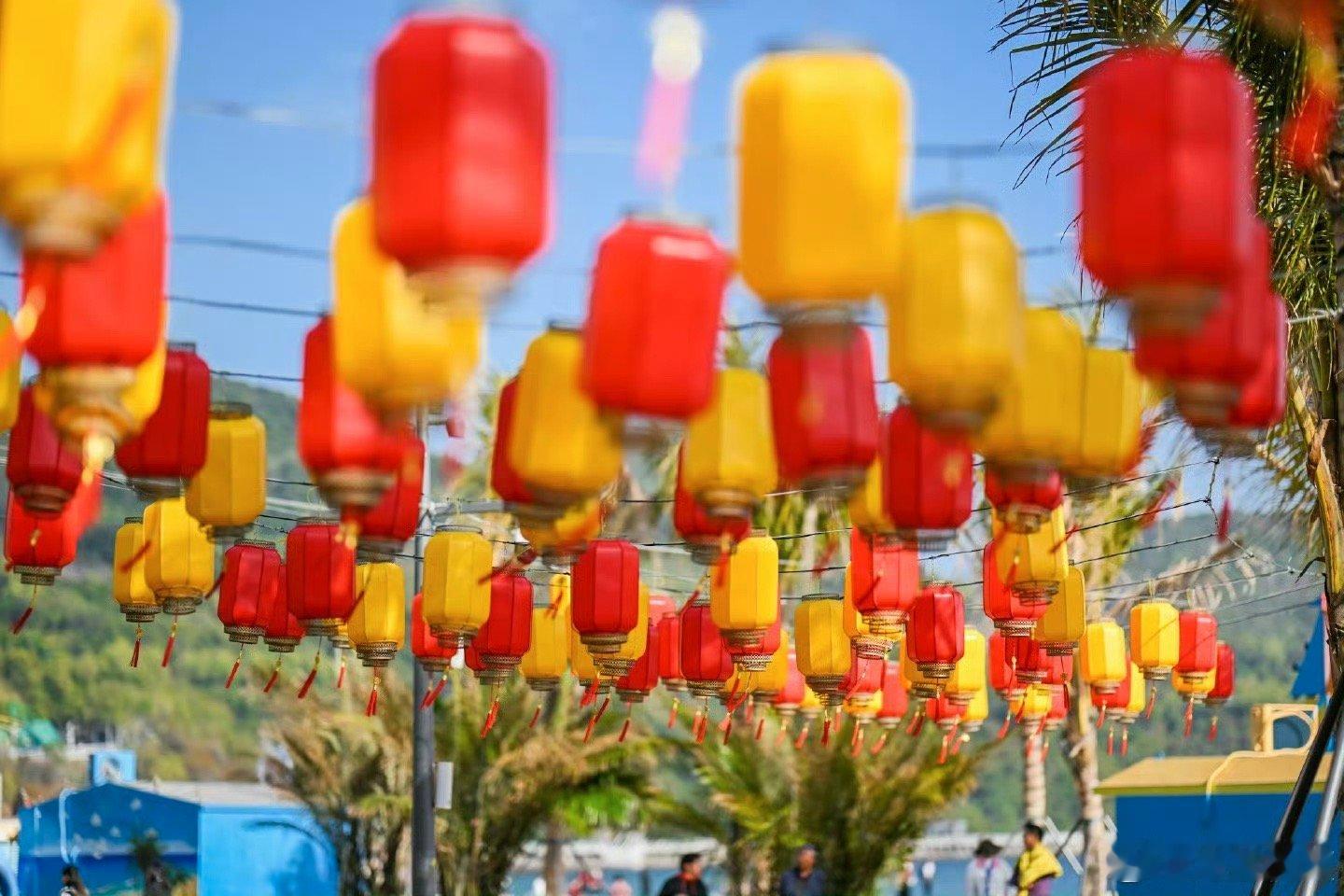 小梅沙深圳春节仪式感  这仪式感还真是被你们给拿捏住了，绚烂的烟花也是特别的吸引