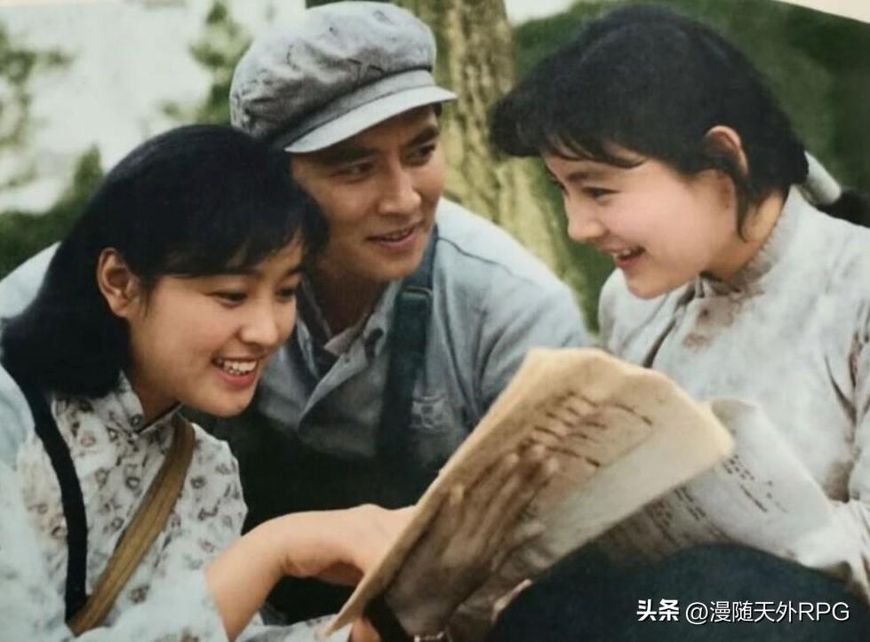 电影里好像没有三人同框的画面吧？