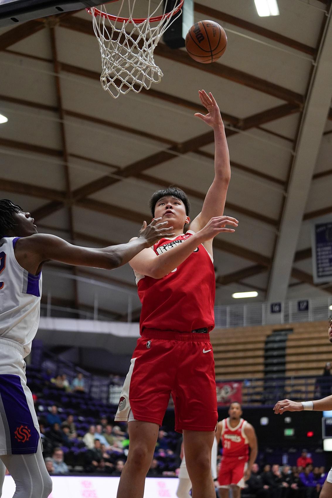 17分11篮板2助攻1抢断2盖帽，杨瀚森出场31分钟的答卷，明显强于上一场，可惜