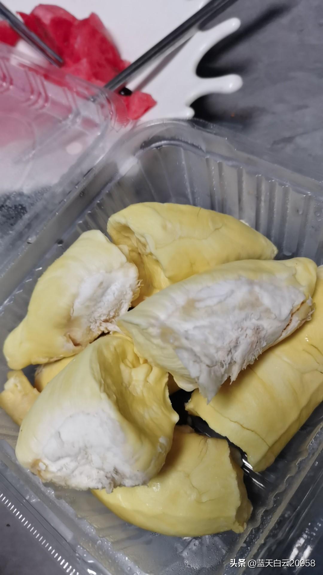 我们厂有个扫地阿姨，广东本地人，52岁，她老公受不了苦，受不了气，一直不上班。3