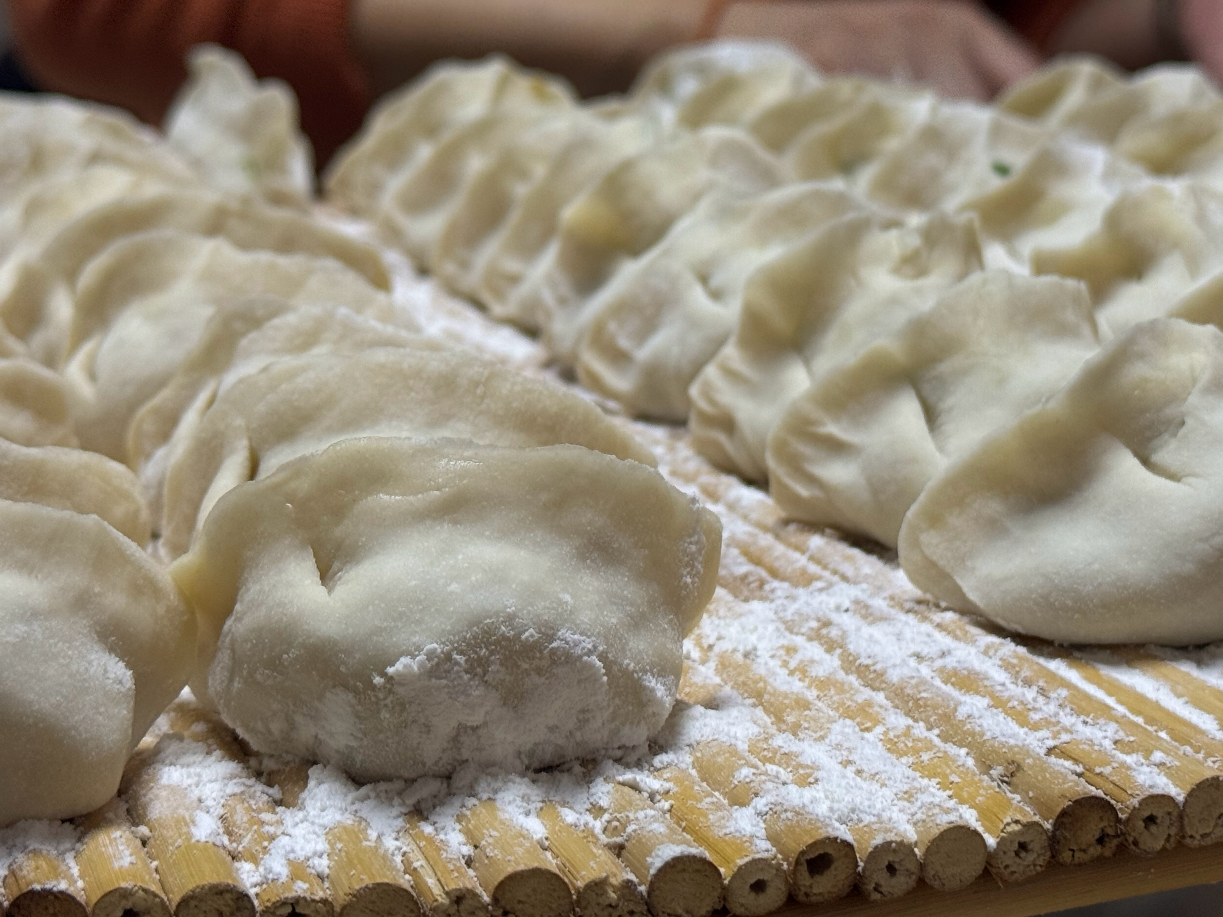 春节摄影大赛回家路上的随手拍人间逢小年，愈知家温暖。祝各位朋友们小年安好，归家有