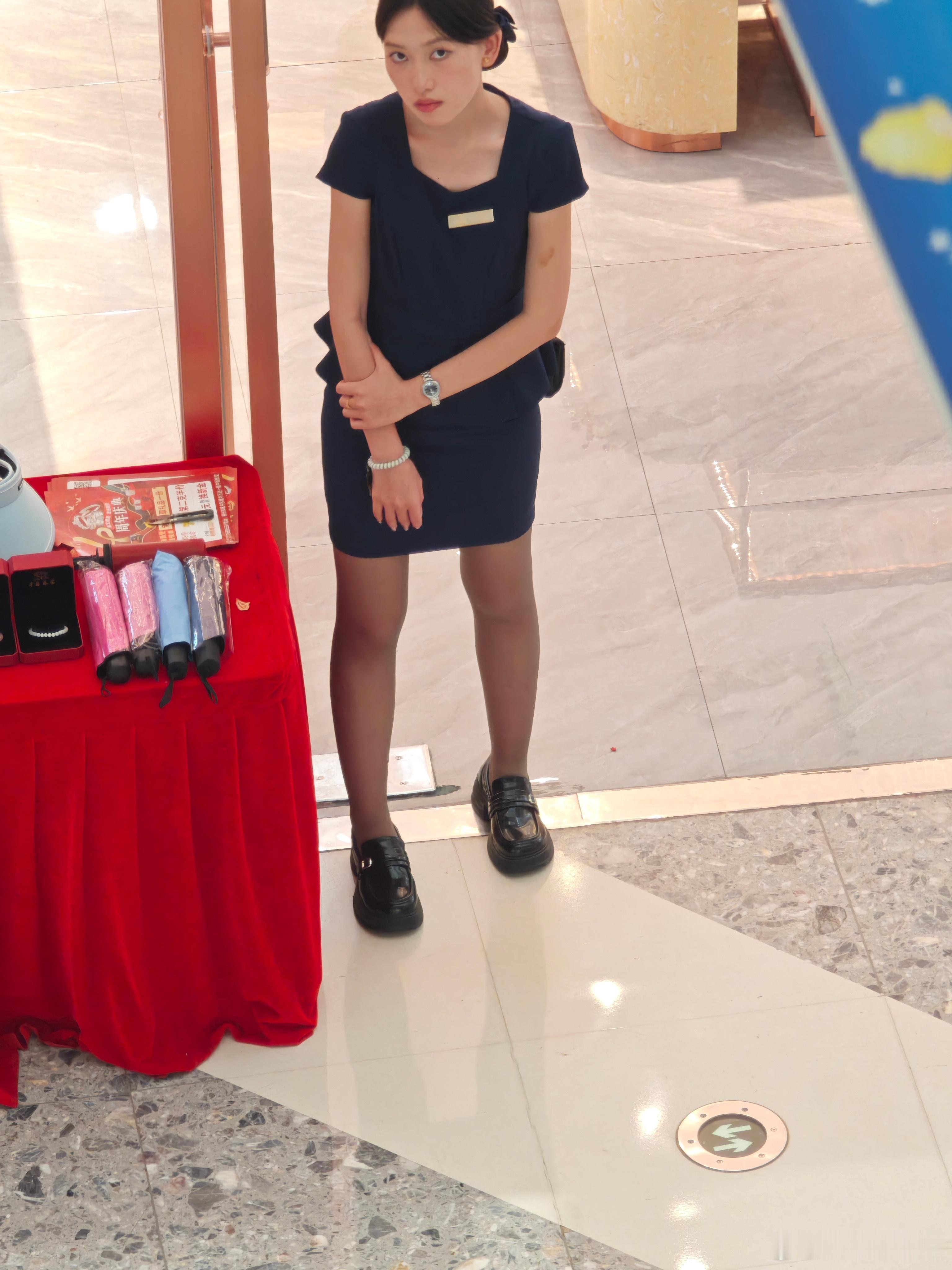 珠宝店销售小姐姐 ​​​