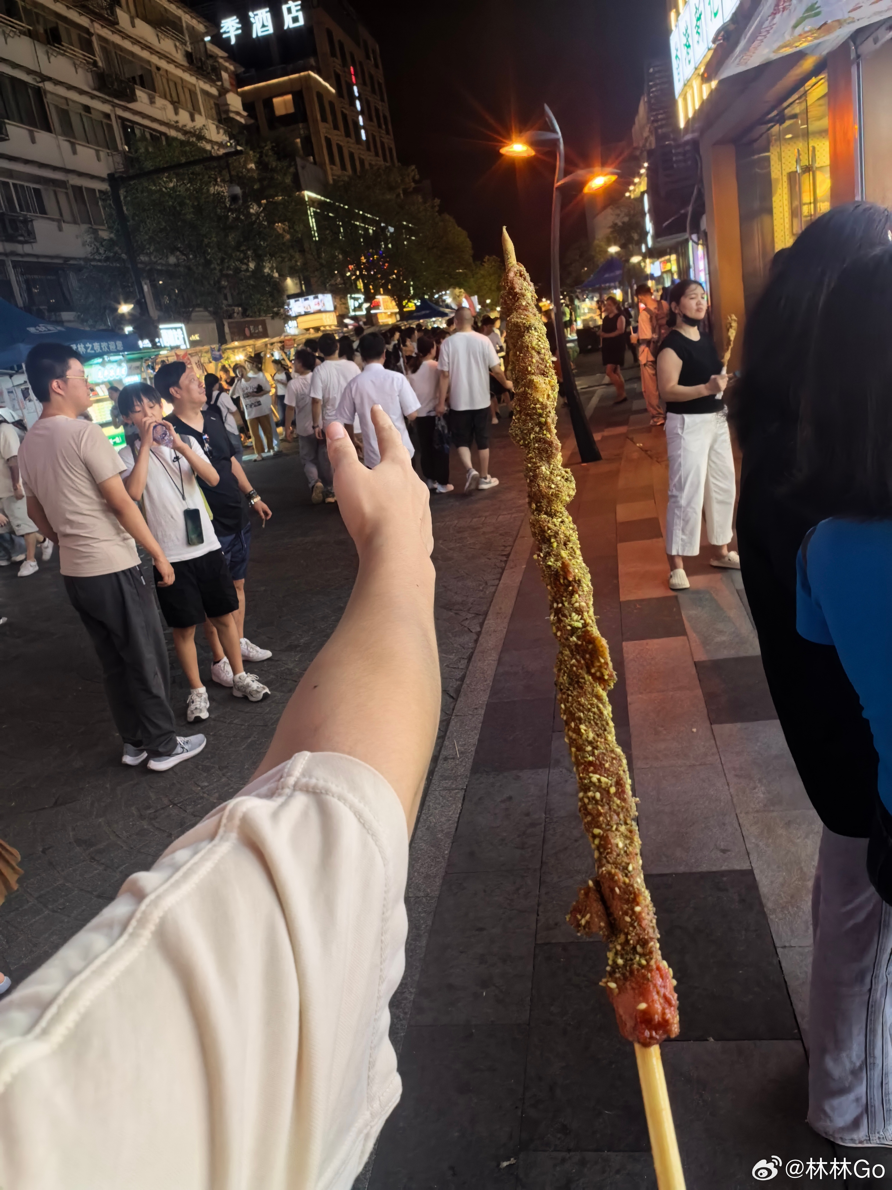 一米肉串，吃完已经撑到了