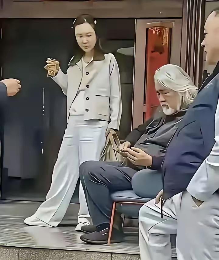 天呐，女婿比老丈人还大四岁，确实有点别扭，这就是有才，有权，有地位，有钱的魅力。