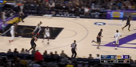 哈哈，詹姆斯糊涂呀[吐舌] 铁血两分不要啦？
老詹也不直接回更衣室，还要拥抱锡安