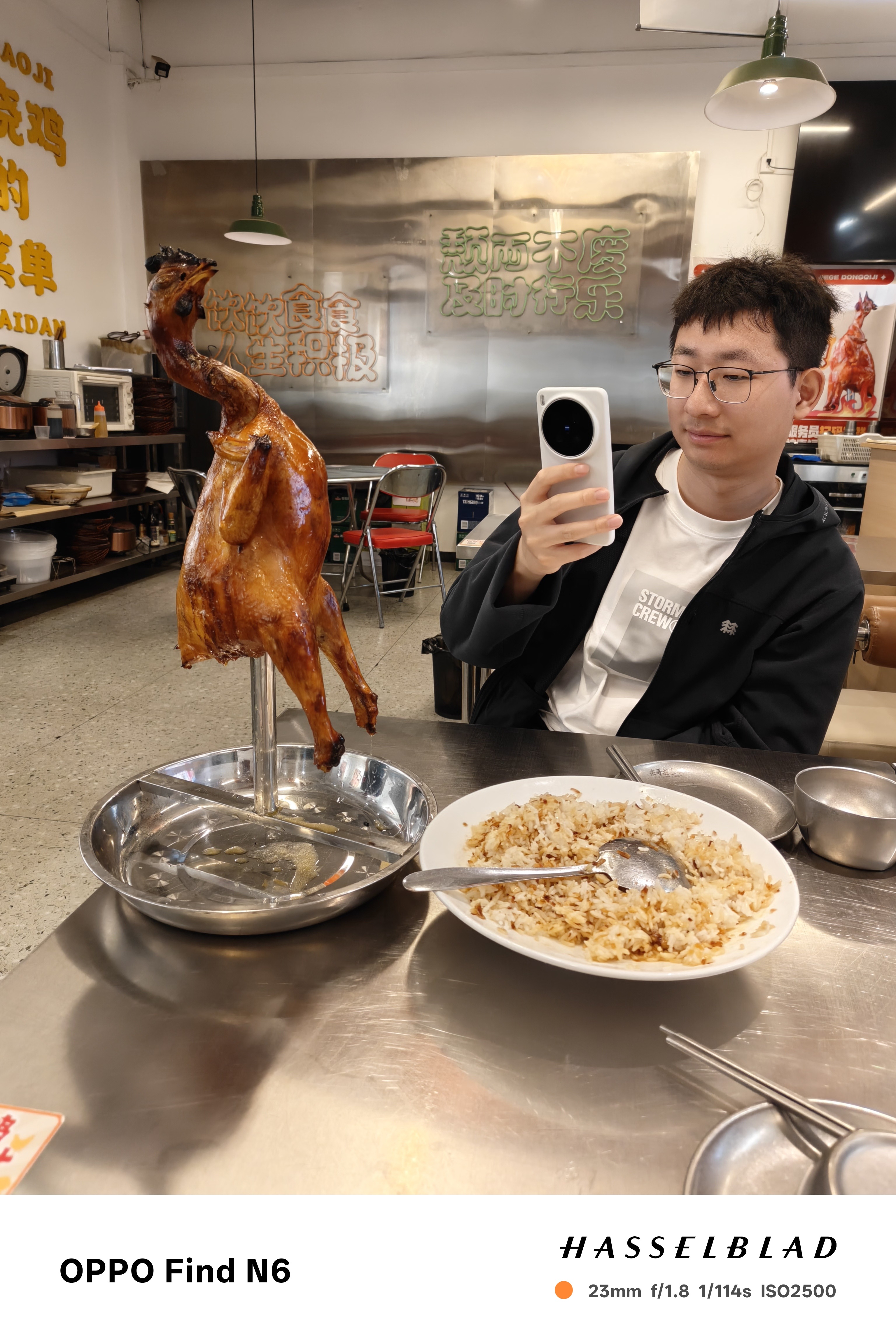 晚上和6子来吃烧鸡，Find N6 这个食物拍摄和人像拍摄效果怎么样？！