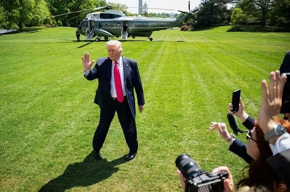 联合早报今天报道：“美国和伊朗之间的和谈出现重大进展。

伊朗在以黎停火期间全面