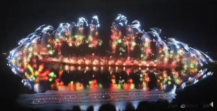 5月3日“制造名城烟花秀”将在株洲大桥与芦淞大桥（一桥与五桥）之间的江面上燃放，