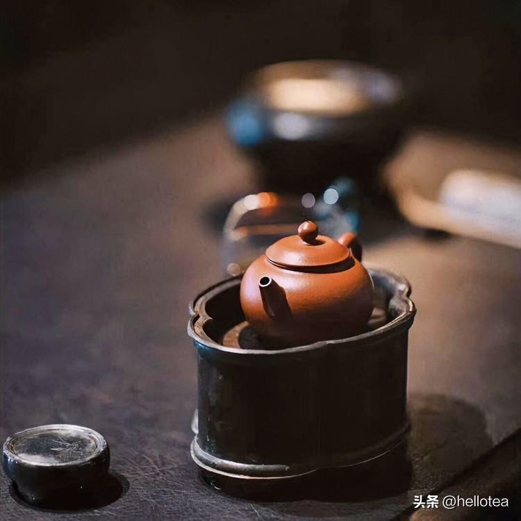 喝茶的人喝的是什么?

海德格尔说，人必须选择一种生活，并有勇气坚持下去。

为