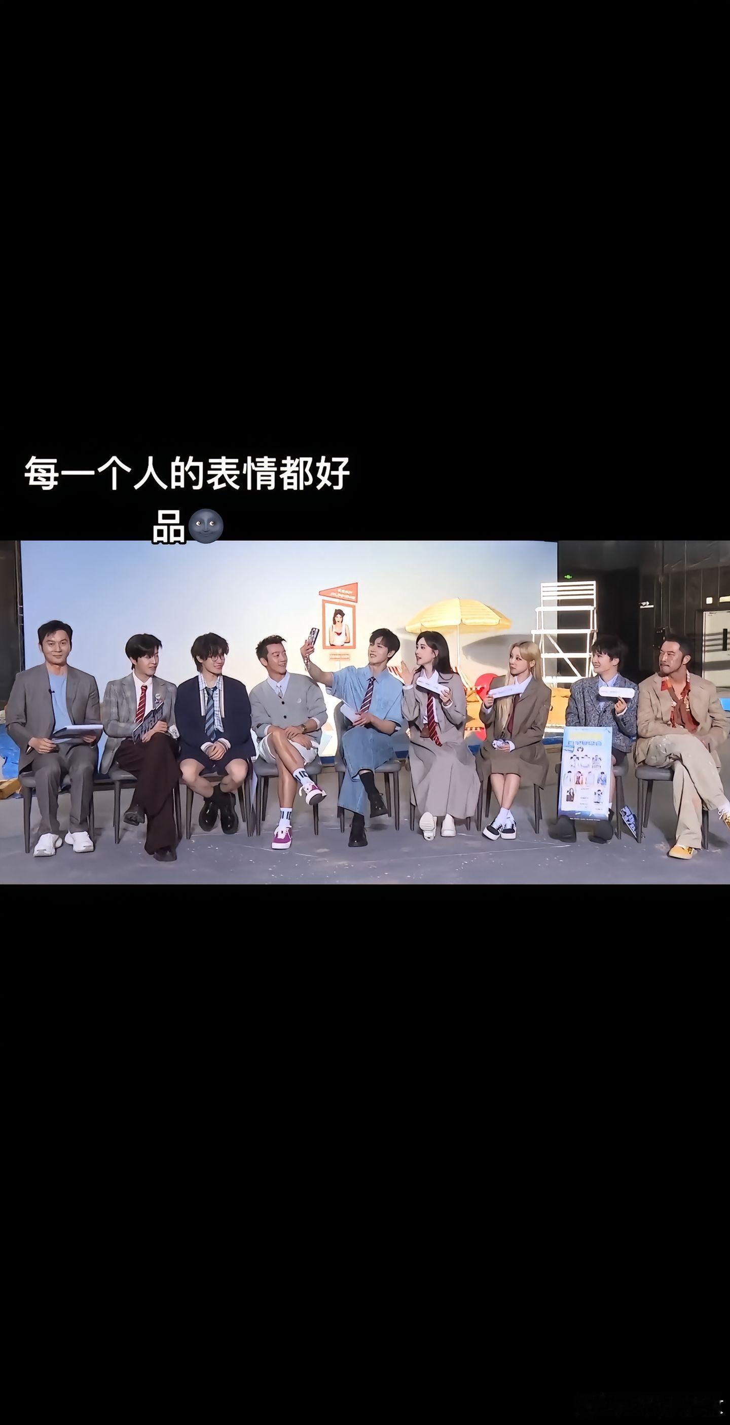 昀牵孟绕  年纪小的藏不住事，年纪大的更藏不住哈哈哈像结婚当天拍集体照，伴娘伴郎