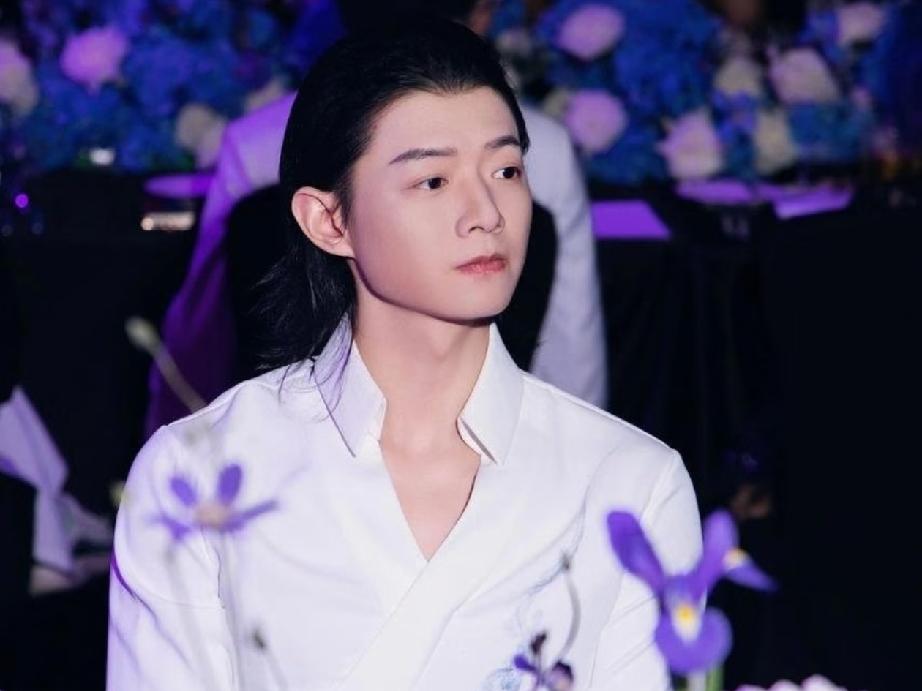 霍尊现在最后悔的可能是什么呢霍尊最悔的，或许是私密对话被曝光，让私人领域崩塌为公